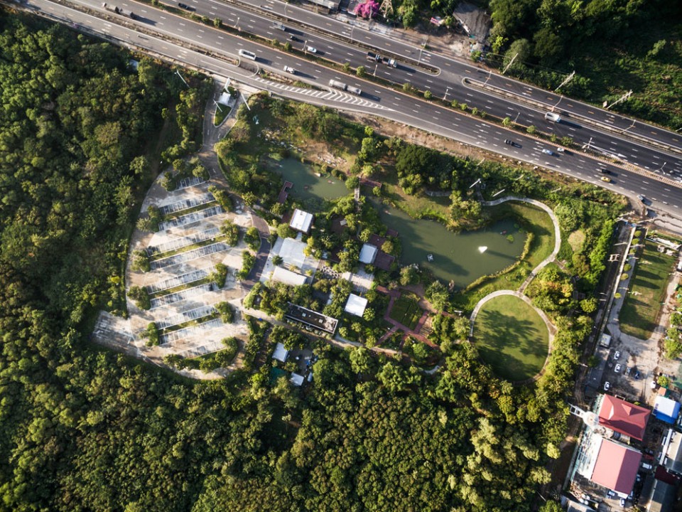 高速路旁的鄉(xiāng)土風(fēng)格開(kāi)放型城市公園